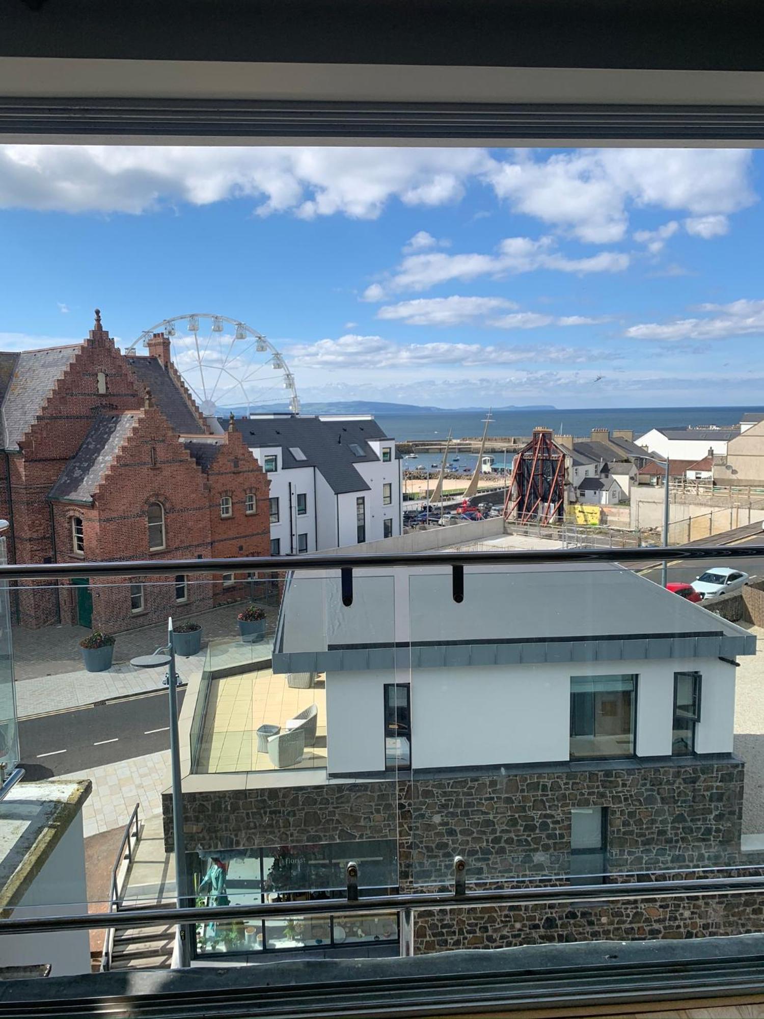 Penthouse Apartment - Town Centre, Sea Views, Secure Parking Portrush Buitenkant foto