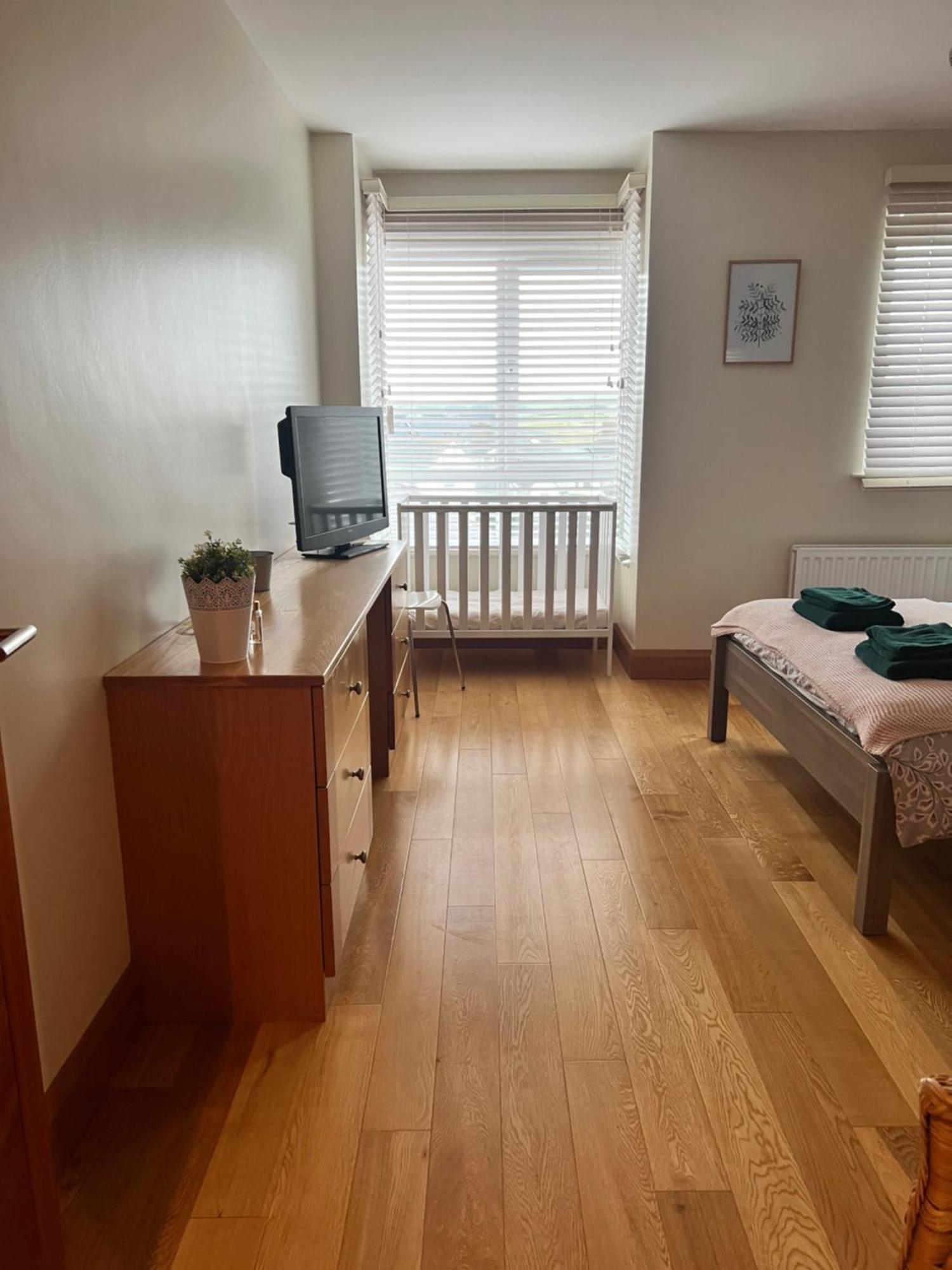 Penthouse Apartment - Town Centre, Sea Views, Secure Parking Portrush Buitenkant foto