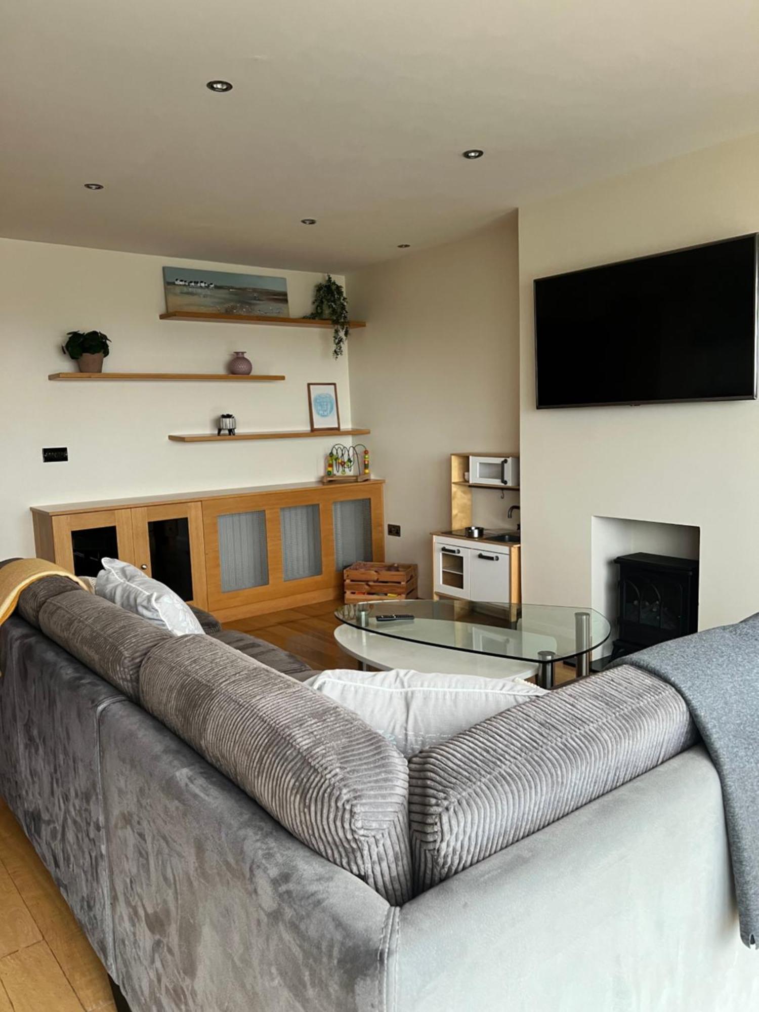 Penthouse Apartment - Town Centre, Sea Views, Secure Parking Portrush Buitenkant foto